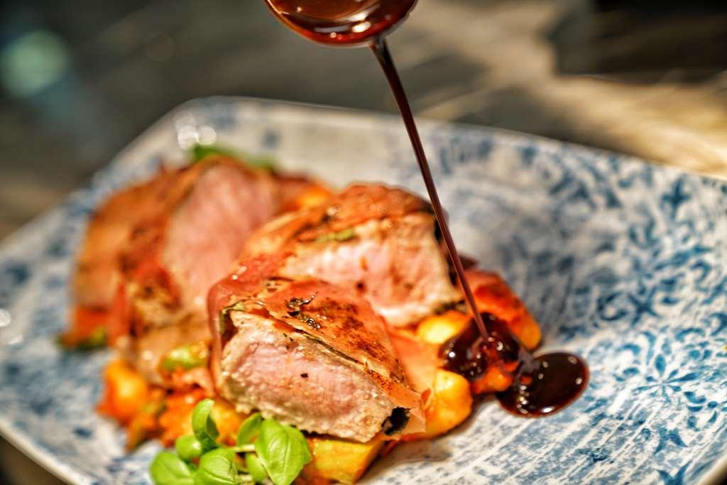 Vila Vita Rosenpark Marburg Bagian luar foto A meat dish being drizzled with a sauce