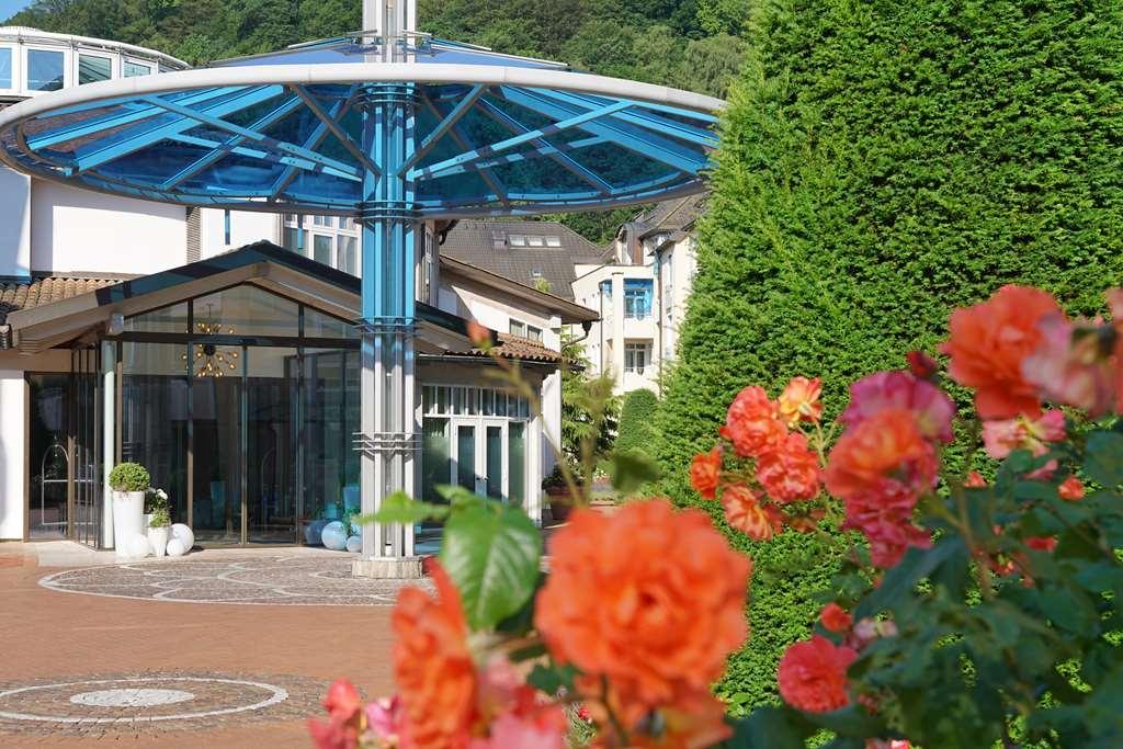 Vila Vita Rosenpark Marburg Bagian luar foto Entrance of the German National Academy for Public Health at the Robert Koch Institute