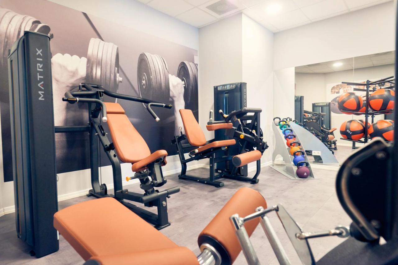 Vila Vita Rosenpark Marburg Bagian luar foto The gym at the hotel