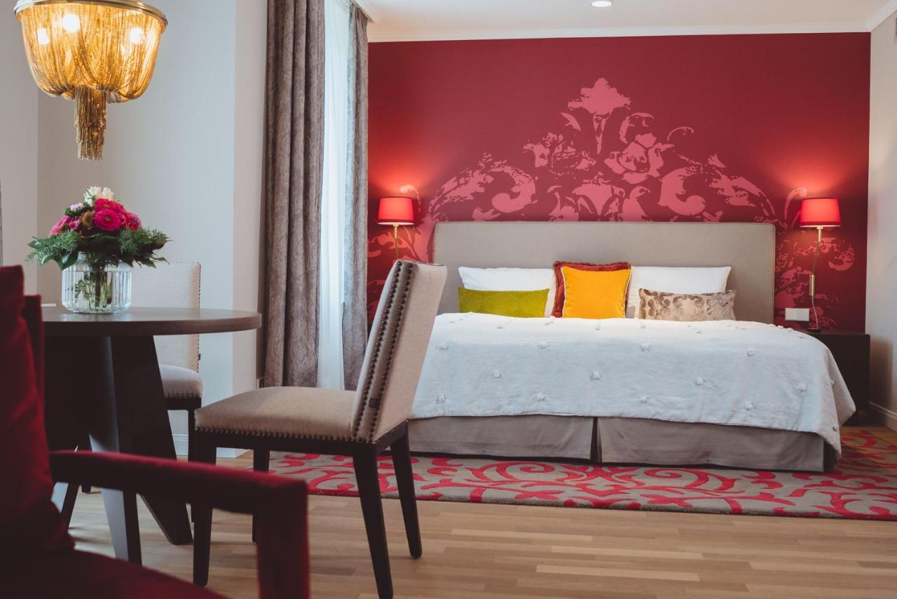 Vila Vita Rosenpark Marburg Bagian luar foto A room at the hotel