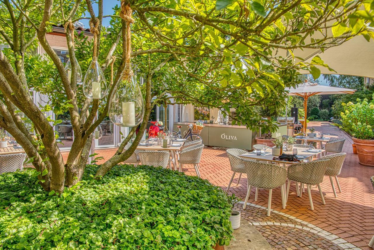 Vila Vita Rosenpark Marburg Bagian luar foto The garden of the restaurant