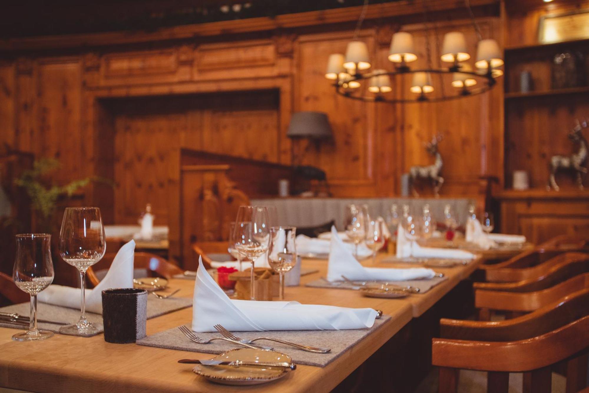 Vila Vita Rosenpark Marburg Bagian luar foto Restaurant in the Hotel Axelmannstein