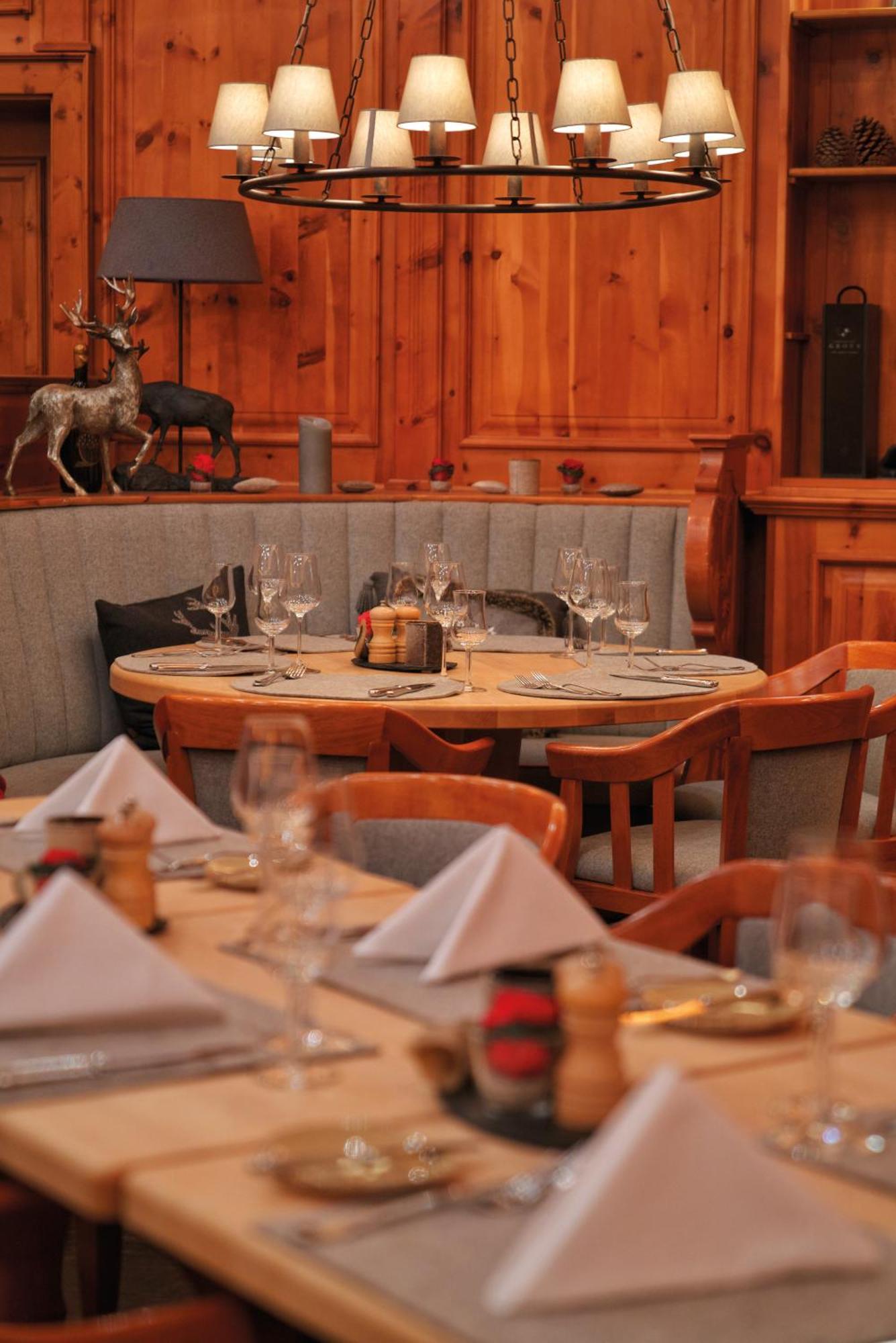Vila Vita Rosenpark Marburg Bagian luar foto Restaurant in the Hotel de la Cour des Alpes