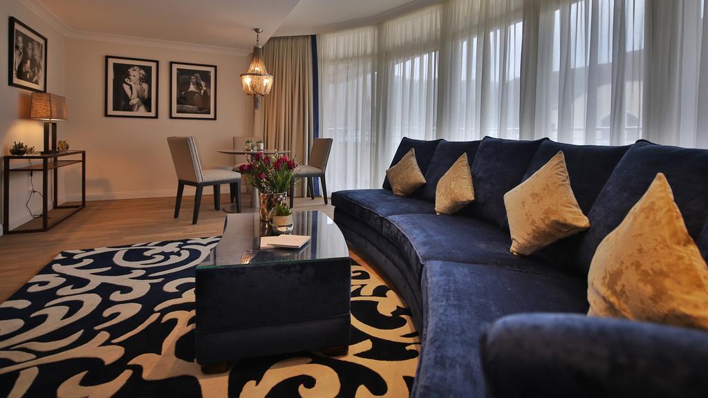 Vila Vita Rosenpark Marburg Bagian luar foto A suite at the hotel