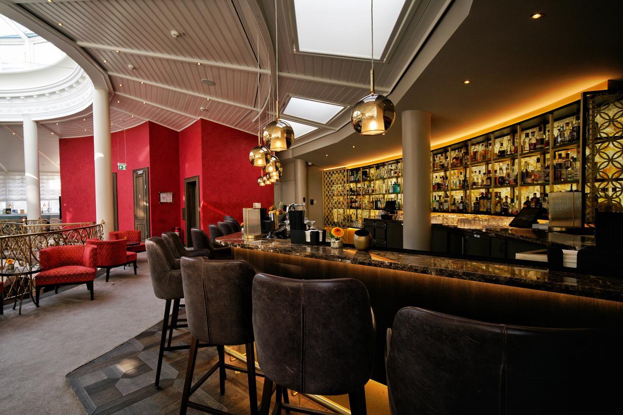 Vila Vita Rosenpark Marburg Bagian luar foto The bar at the 100 Queen's Gate