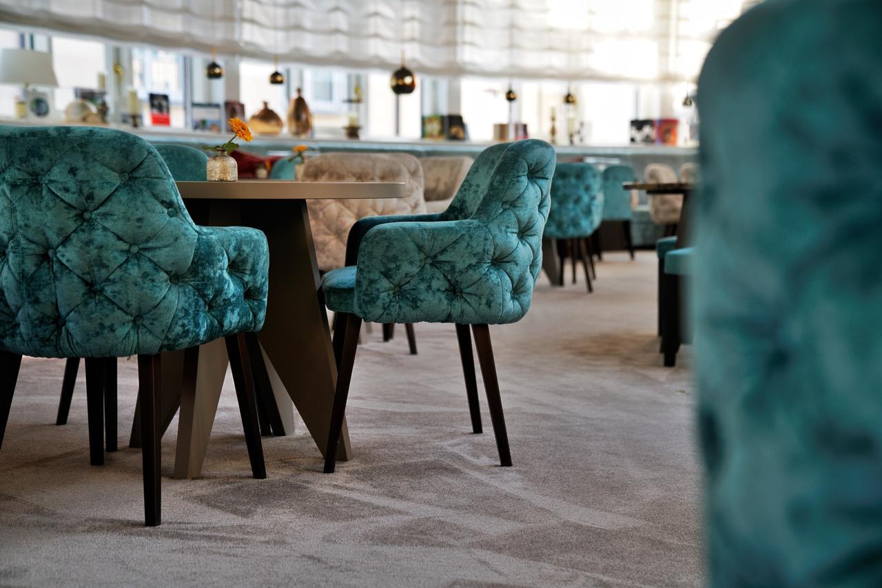 Vila Vita Rosenpark Marburg Bagian luar foto The interior of the lounge