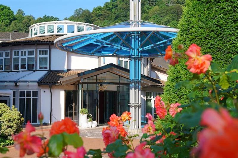 Vila Vita Rosenpark Marburg Bagian luar foto The entrance of the German National Academy for Public Health at the Robert Koch Institute